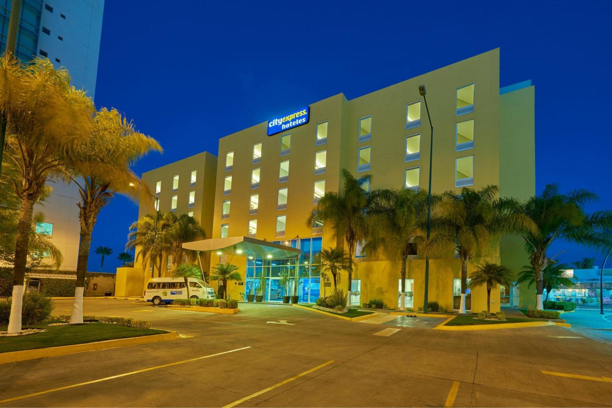 City Express By Marriott Irapuato Exteriér fotografie